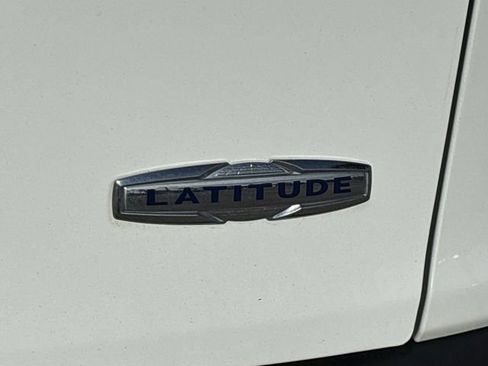 Used 2018 Jeep Cherokee Latitude w/ Safety Group image 11