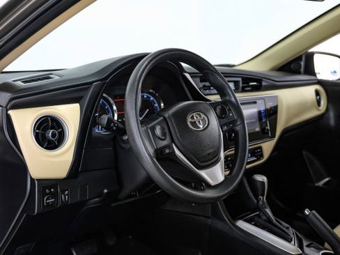 Used 2017 Toyota Corolla LE image 13