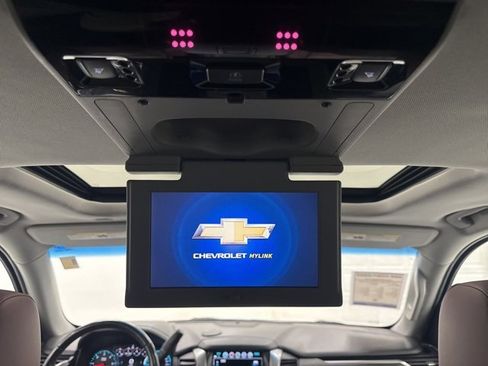 Used 2019 Chevrolet Suburban Premier w/ Premier Plus Edition image 29