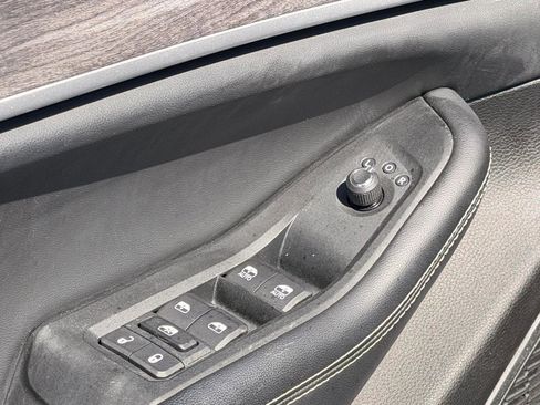 Used 2023 Jeep Grand Cherokee Limited AWD/4WD image 25