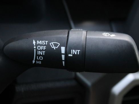 Used 2025 Toyota Tacoma SR5 AWD/4WD image 31