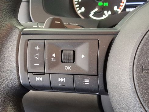 Used 2024 Nissan Pathfinder S image 26