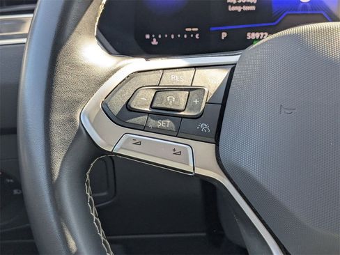 Used 2024 Volkswagen Tiguan SE image 16