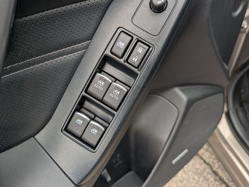 Used 2018 Subaru Forester 2.5i Touring AWD/4WD image 25