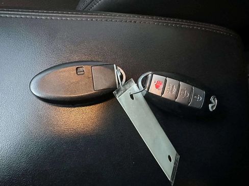 Used 2011 INFINITI G37 x w/ Sport Appearance Package image 37