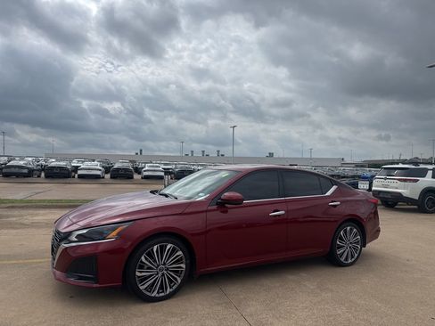 Certified 2025 Nissan Altima 2.5 SL image 11