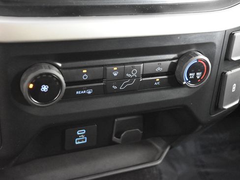 Used 2022 Ford F150 XLT image 32