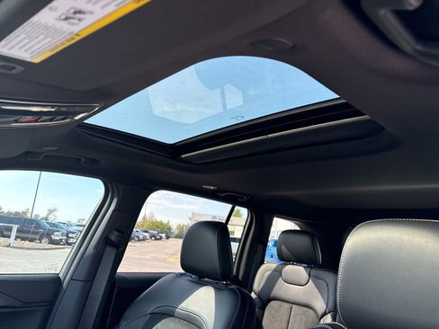 New 2025 Jeep Grand Cherokee Altitude image 10