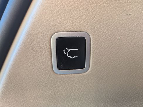 Used 2024 Chrysler Pacifica Touring-L image 10