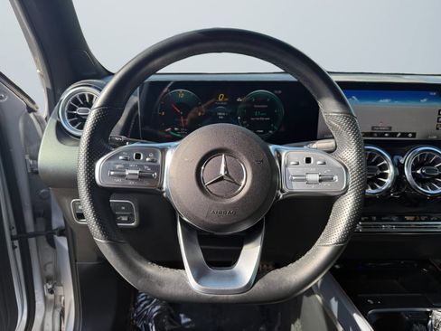 Used 2023 Mercedes-Benz EQB 300 4MATIC image 12