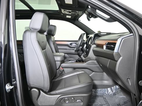 Used 2025 GMC Yukon Denali w/ Sun & Power Step Package AWD/4WD image 13