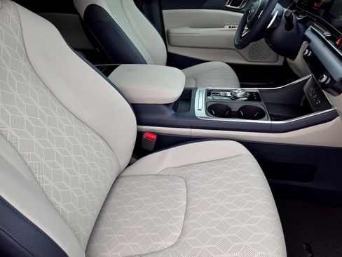 New 2026 Kia Carnival EX FWD image 10