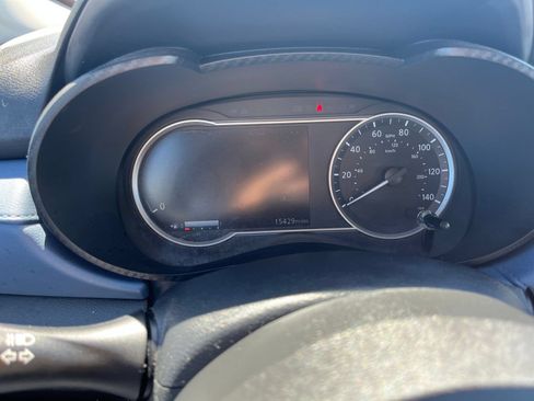 Used 2025 Nissan Versa SV FWD image 35