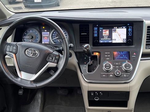 Used 2016 Toyota Sienna image 19