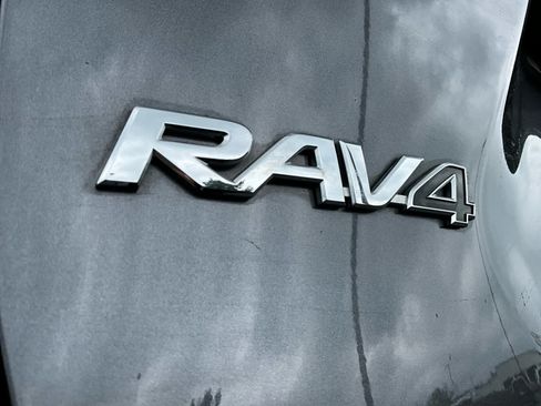Used 2023 Toyota RAV4 LE AWD/4WD image 17