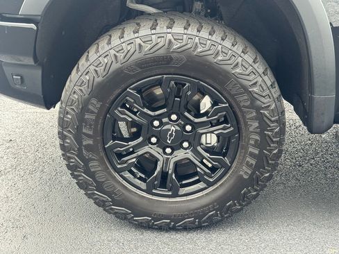 Used 2024 Chevrolet Silverado 1500 ZR2 w/ Technology Package AWD/4WD image 14