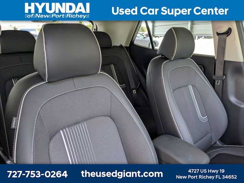 Certified 2025 Hyundai Venue Limited FWD image 6