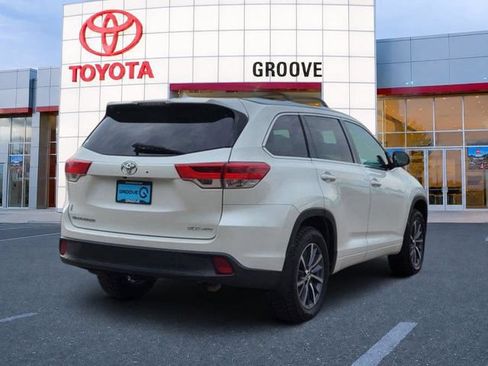Used 2017 Toyota Highlander XLE AWD/4WD image 6