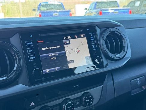 Used 2018 Toyota Tacoma TRD Sport image 27