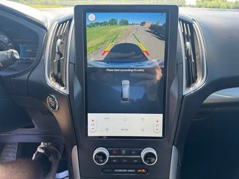 Used 2022 Ford Edge SE w/ Black Appearance Package AWD/4WD image 16