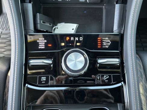 Used 2025 Jeep Grand Cherokee Summit AWD/4WD image 16