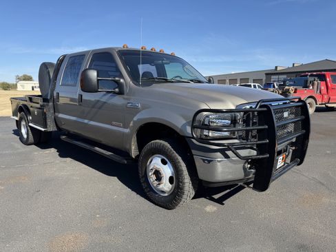Used 2005 Ford F350 XLT image 2