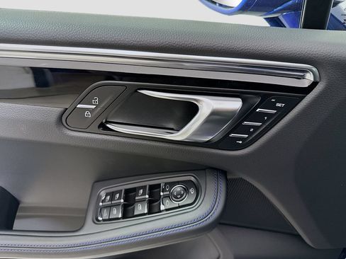 Certified 2026 Porsche Macan AWD/4WD image 16