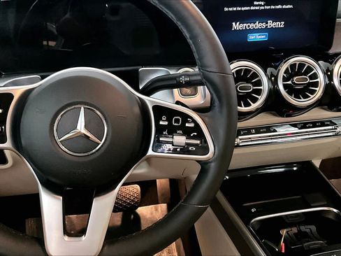 Used 2023 Mercedes-Benz GLB 250 4MATIC image 25
