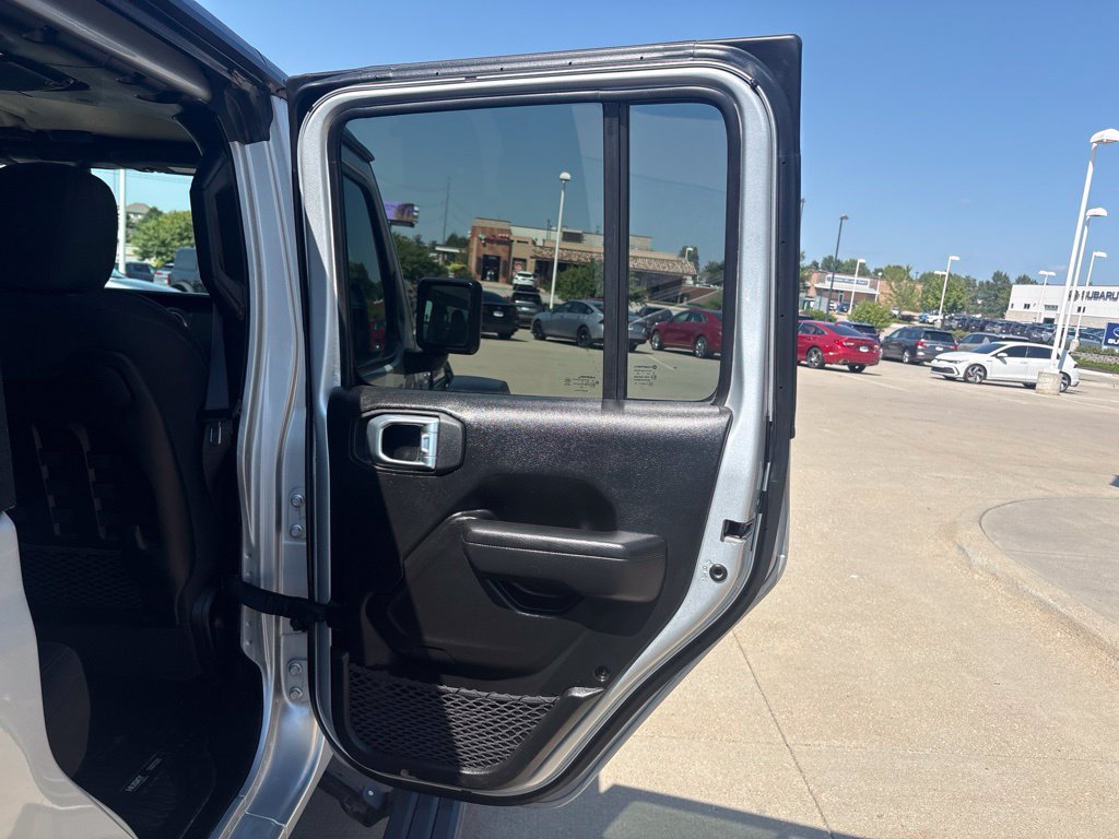 Used 2022 Jeep Gladiator Rubicon w/ Cold Weather Group AWD/4WD image 27