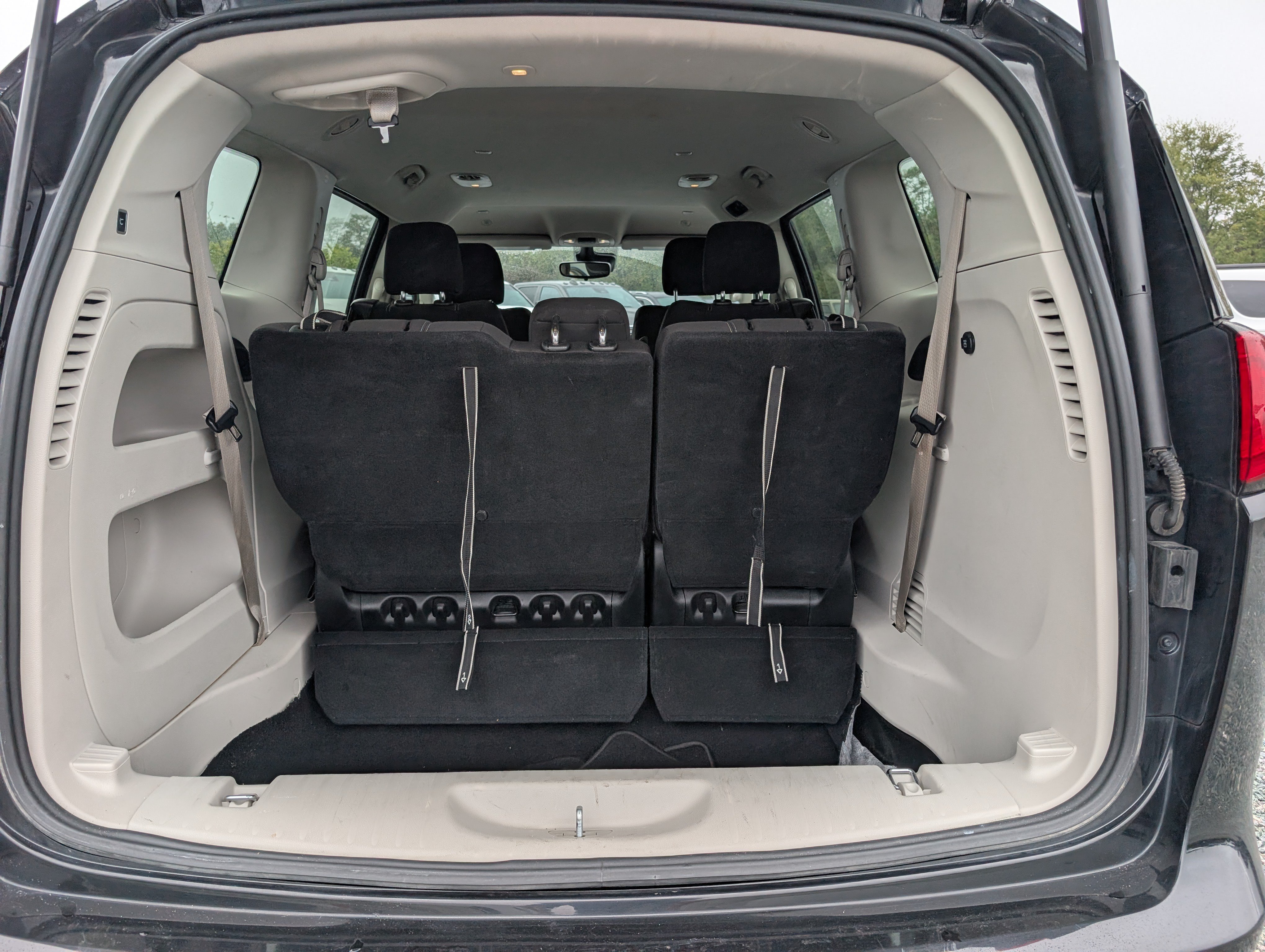 Used 2023 Chrysler Voyager LX FWD image 13