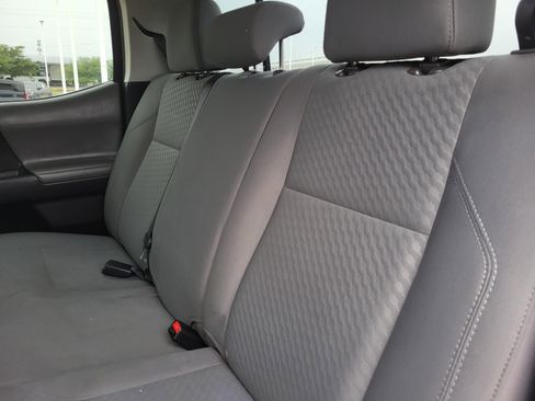 Used 2020 Toyota Tacoma SR5 RWD image 19