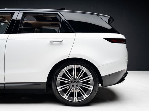 Used 2024 Land Rover Range Rover Sport SE image 20