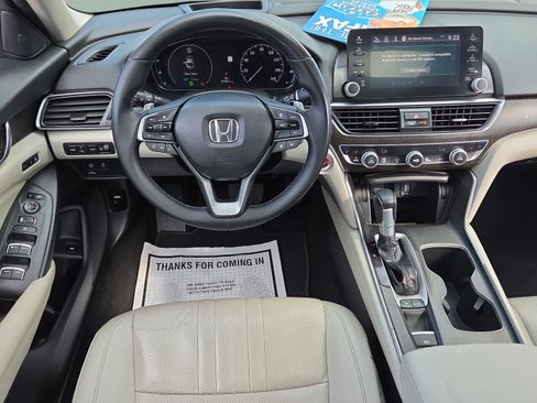 Used 2018 Honda Accord Touring image 12
