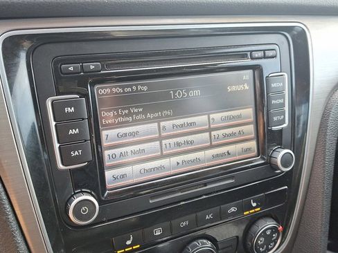 Used 2014 Volkswagen Passat 1.8T SE image 17