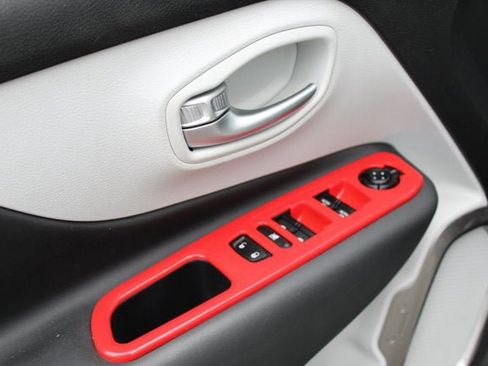 Used 2022 Jeep Renegade Limited AWD/4WD image 4