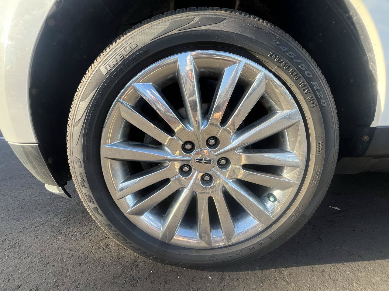 Used 2011 Lincoln MKX AWD w/ Sight & Sound Pkg image 22