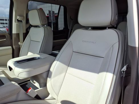 Used 2023 GMC Yukon Denali RWD image 14