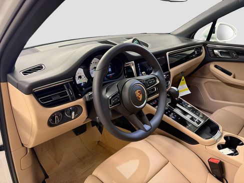New 2026 Porsche Macan AWD/4WD image 4