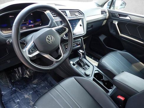 Used 2024 Volkswagen Tiguan SE AWD/4WD image 11