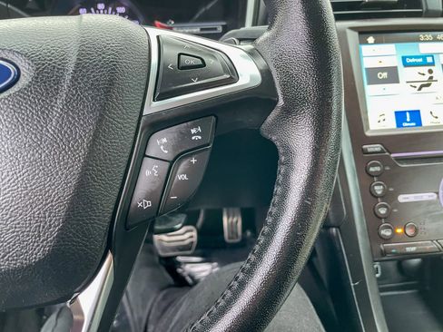 Used 2018 Ford Fusion Titanium image 15