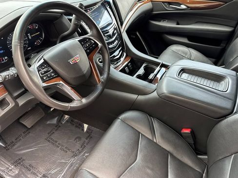 Used 2019 Cadillac Escalade Premium Luxury RWD image 11