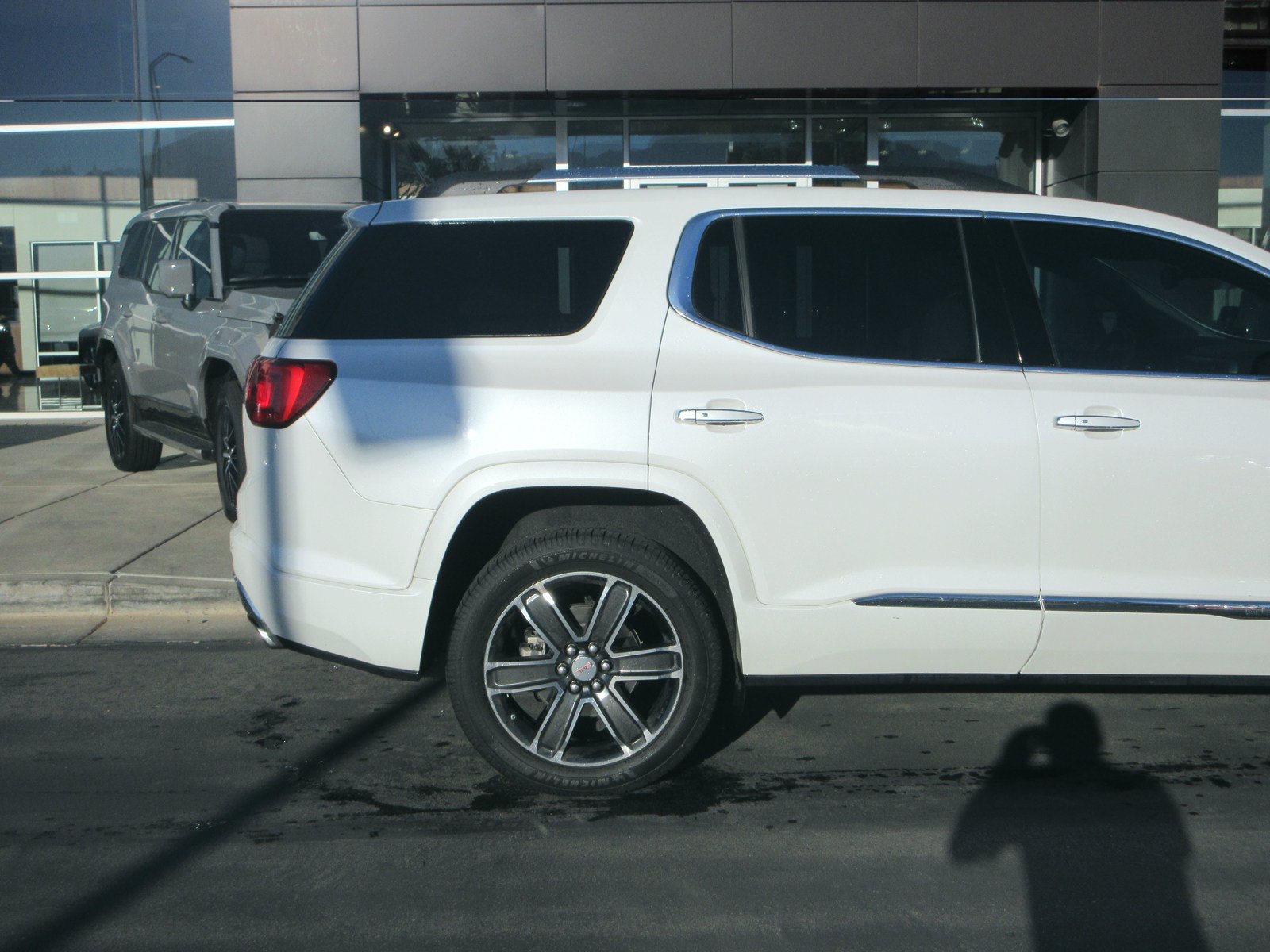 Used 2017 GMC Acadia Denali w/ Technology Package AWD/4WD image 12