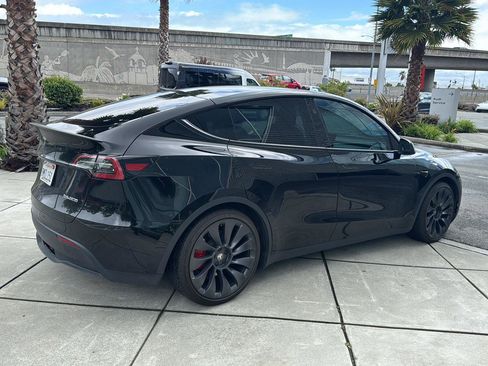 Used 2024 Tesla Model Y Performance image 6