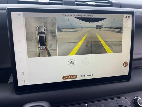 Used 2023 Land Rover Defender 130 X-Dynamic SE image 26