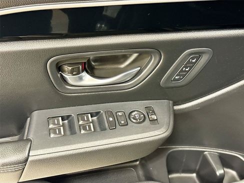 Used 2025 Honda Pilot EX-L image 17
