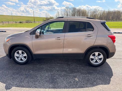 Used 2018 Chevrolet Trax LT FWD image 11