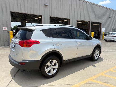Used 2013 Toyota RAV4 XLE FWD image 8