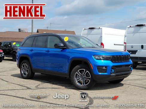Used 2023 Jeep Grand Cherokee Trailhawk w/ Advanced Protech Group II AWD/4WD image 1