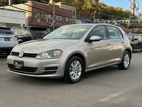 Used 2016 Volkswagen Golf S image 1