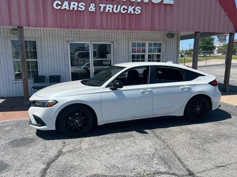 Used 2024 Honda Civic Sport image 2